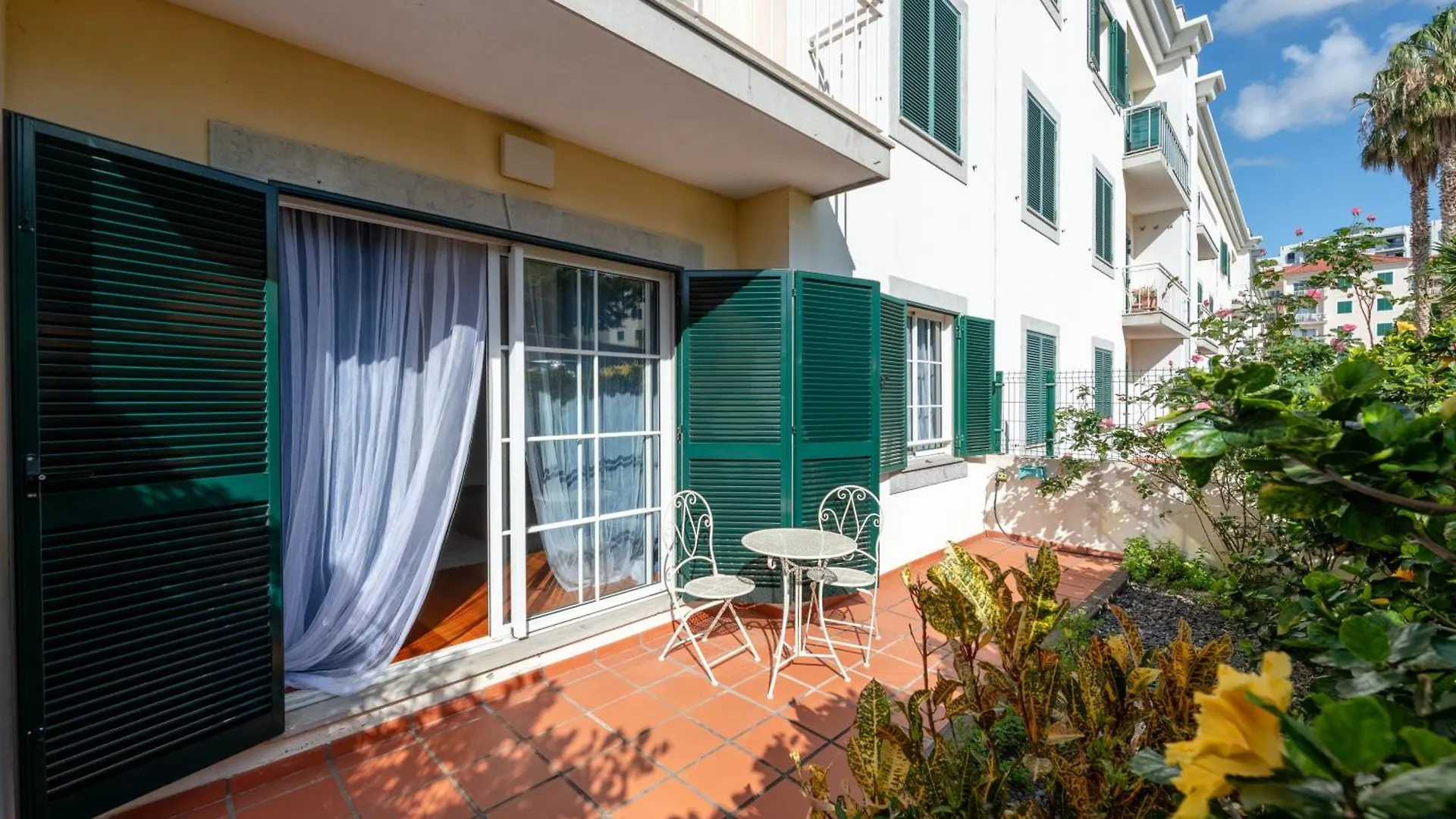 Unique Two-Patios Funchal Apartment + Garage
