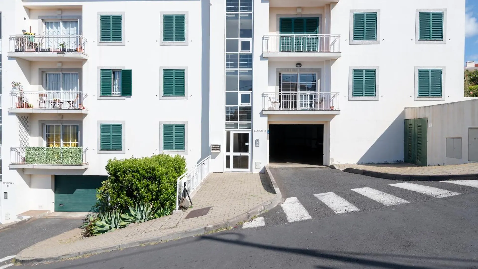 Unique Two-Patios Funchal Apartment + Garage Portugal